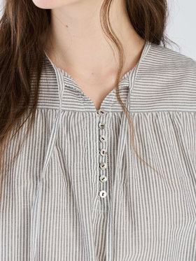 To b. by agnès b. 【Outlet】ストライプ コットンボイル ノースリーブ ブラウス ブラック