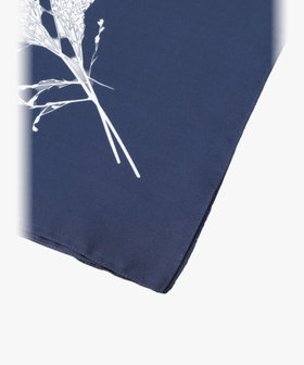 FEMME ウィメンズ フローラルプリント シルク ストール ブルー