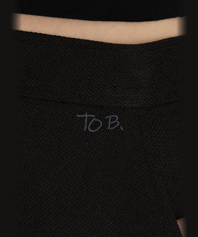 To b. by agnès b. ロゴ刺繍 ダブルクロス フレア スカート ブラック
