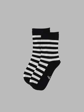 FEMME ウィメンズ 細ボーダー ソックス ブラック