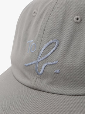 To b. by agnès b. ”To b.” ビッグロゴ 刺繍 キャップ グレー