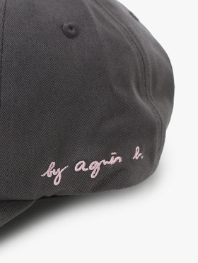 To b. by agnès b. ”To b.” ビッグロゴ 刺繍 キャップ チャコールグレー