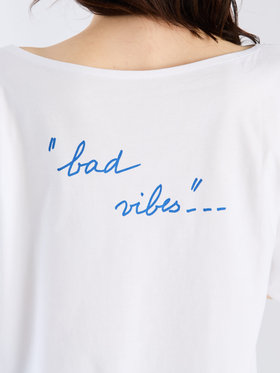 FEMME ウィメンズ 【Outlet】プリント オーガニックコットン ボートネック 5分袖Tシャツ "good vibes/ bad vibes" ホワイト