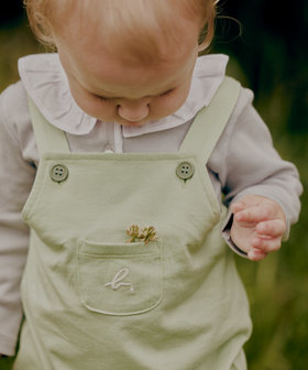ENFANT ベビー ベビー "b." ロゴ コットン ノースリーブ サロペット グリーン