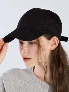 To b. by agnès b. ロゴ刺繍 キャップ ブラック