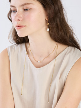 To b. by agnès b. 淡水パール ピアス ゴールド