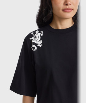 FEMME ウィメンズ アイコニック プリント コットン 5分袖 Tシャツ "Lezard" ブラック