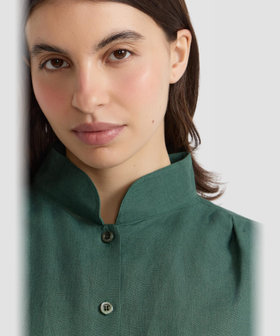 FEMME ウィメンズ リネン キャンバス スタンドカラー 半袖 シャツ "Ginette" グリーン