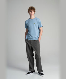 HOMME メンズ SPORT b.  オーガニックコットン 半袖 Tシャツ "Hugging Dino" ライトブルー