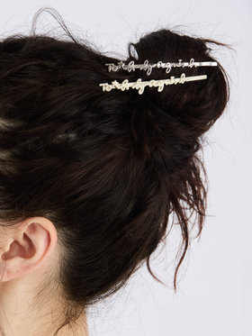 To b. by agnès b. ロゴ ヘアピン グレー