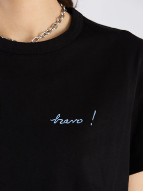 To b. by agnès b. 【Outlet】プリント オーガニックコットン 半袖 Tシャツ "Bravo!" ブラック