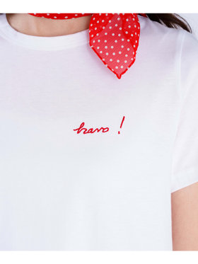 To b. by agnès b. 【Outlet】プリント オーガニックコットン 半袖 Tシャツ "Bravo!" ホワイト系その他