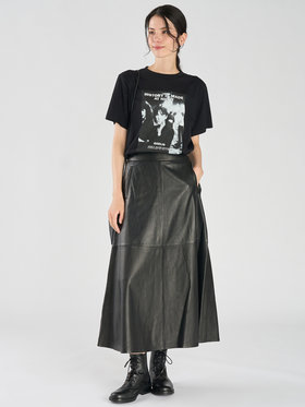 FEMME ウィメンズ コットン プリント 半袖 アーティスト Tシャツ "Godlis" ブラック