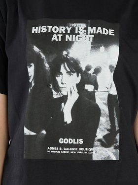 FEMME ウィメンズ コットン プリント 半袖 アーティスト Tシャツ "Godlis" ブラック