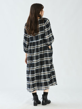 To b. by agnès b. 【Outlet】チェックシャーリングワンピース ホワイト