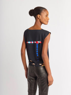 FEMME ウィメンズ フォトプリント ボートネック ノースリーブ Tシャツ ”Grue nuit” マルチ