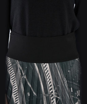 FEMME ウィメンズ フォトプリント プリーツ ロング スカート "View from Agnes’ hotel window in Tokyo" マルチ