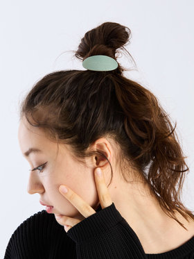 To b. by agnès b. カラー ロゴ ヘアタイ グリーン