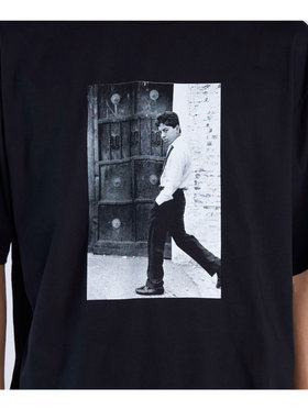 HOMME メンズ メンズ プリント コットン 半袖 アーティスト Tシャツ ”Mark Cohen” ブラック