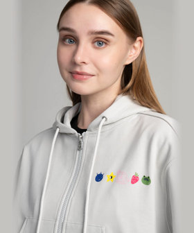 FEMME ウィメンズ SPORT b. 刺繍 コットン 長袖 ジップアップ フーディー "Jessica Ng" グレー系その他