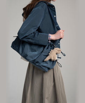 FEMME ウィメンズ SPORT b. ディノ XL フラッフィー キーチェーン ベージュ×ブラック