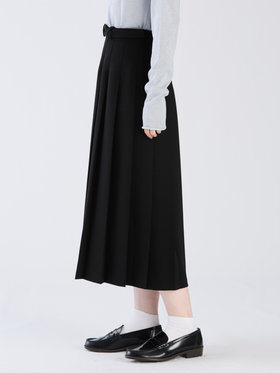 To b. by agnès b. 【Outlet】ダブルクロス プリーツ スカート ブラック