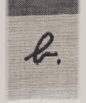 FEMME ウィメンズ "b."ロゴ タイル柄 ハンカチ ブルー系その他