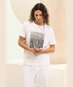 HOMME メンズ メンズ フォト メッセージ プリント コットン 半袖 Tシャツ "On aime le cinema!" ホワイト