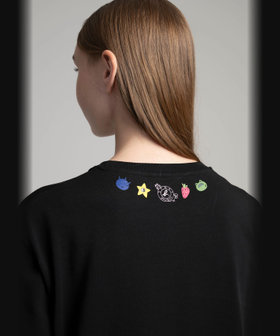 FEMME ウィメンズ SPORT b. プリント コットン 半袖 Tシャツ "Jessica Ng" ブラック