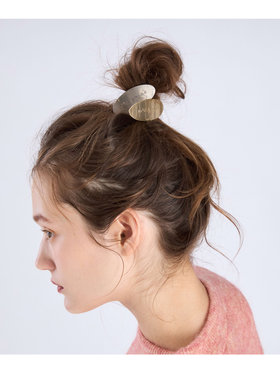 To b. by agnès b. メタル ロゴ ヘアタイ シルバー