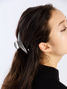 To b. by agnès b. ロゴ ヘアクリップ シルバー