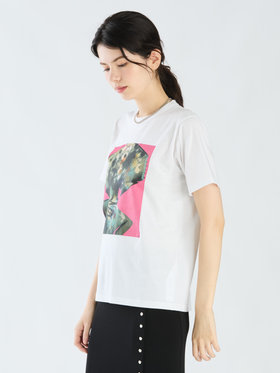 FEMME ウィメンズ プリント コットン 半袖 40ans アーティスト Tシャツ "Futura" ホワイト