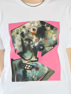FEMME ウィメンズ プリント コットン 半袖 40ans アーティスト Tシャツ "Futura" ホワイト