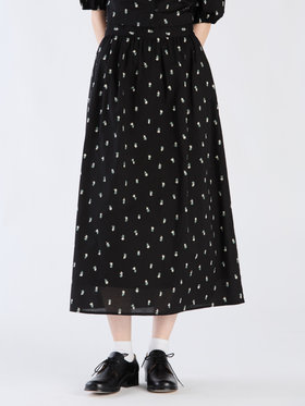 To b. by agnès b. 【Outlet】フラワーエンブロイダリースカート ブラック