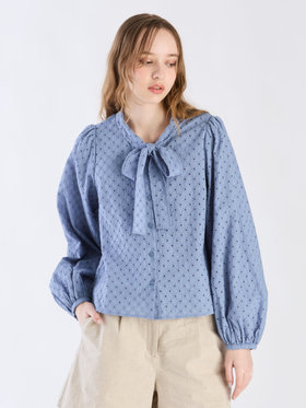 To b. by agnès b. 【Outlet】コットンフラワーレースブラウス ブルー