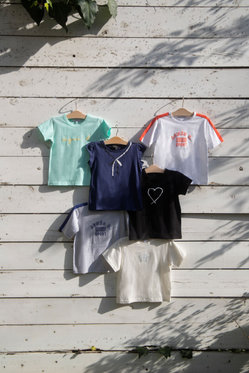 ENFANT ユニセックス キッズ "b." ロゴ スター コットン 半袖 Tシャツ "Domi" ホワイト