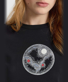 FEMME ウィメンズ プリント オーガニックコットン 半袖 アーティスト Tシャツ "Lou Malta" ブラック