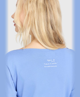 FEMME ウィメンズ プリント コットン 5分袖 アーティスト Tシャツ "Rio Gilmer Goncalves" ブルー