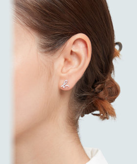 FEMME ウィメンズ "b,"ロゴ ピアス シルバー