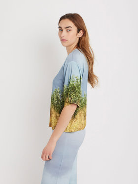 FEMME ウィメンズ フォトプリント 5分袖 Tシャツ "Les champs ? Hoedic" ブラック