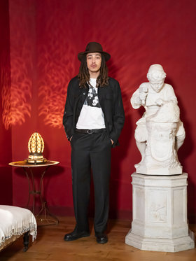 HOMME メンズ メンズ プリント コットン 長袖 アーティスト Tシャツ ”Rafael Gray” ホワイト