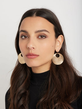 FEMME ウィメンズ 【Outlet】スクラッチ加工 ラウンドメダイ ピアス "Lotus" ゴールド