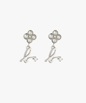 FEMME ウィメンズ "b."ロゴ フラワーモチーフ パール ピアス "Double bloom" シルバー