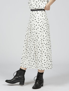 To b. by agnès b. 【Outlet】【セットアップ対応商品】トゥービーモノグラムプルスカート ホワイト