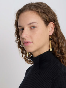 FEMME ウィメンズ リーフモチーフ ピアス ”Shine” ゴールド