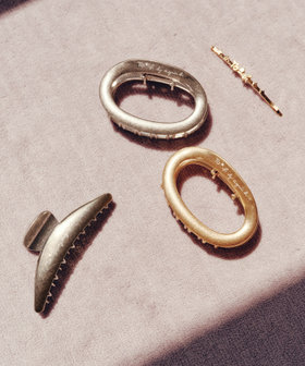 To b. by agnès b. To b. by agnes b.× green label relaxing ロゴ サークルヘアクリップ ゴールド