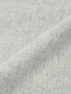 To b. by agnès b. 【Outlet】ロゴプレート カシミヤ ウール マフラー ライトグレー