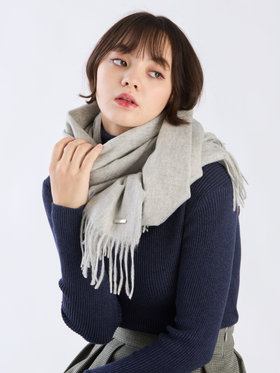 To b. by agnès b. 【Outlet】ロゴプレート カシミヤ ウール マフラー ライトグレー