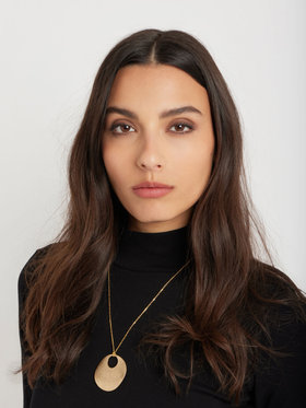 FEMME ウィメンズ 【Outlet】スクラッチ加工 ラウンドメダイ ネックレス "Lotus" ゴールド