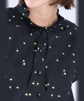 To b. by agnès b. ミニフラワー コットン ノースリーブ フリル ブラウス ブラック